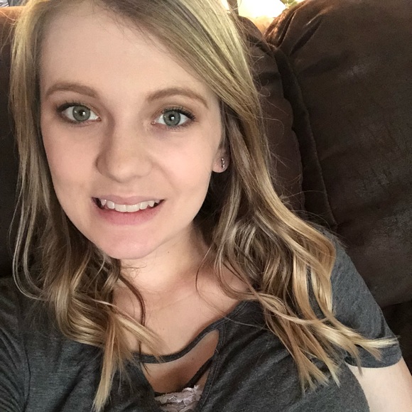 Meet your Posher, Whitney - Picture 1 of 1